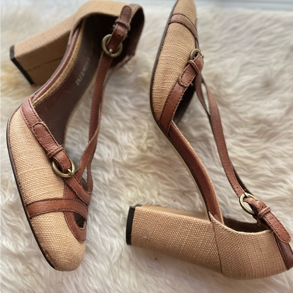 Enzo Angiolini Unique Classic Vintage Canvas and Leather Open Pumps - Picture 2 of 4